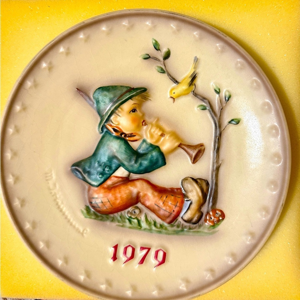 1979 Vintage M.J. Hummel Annual Collectors Plate “Singing Lesson”